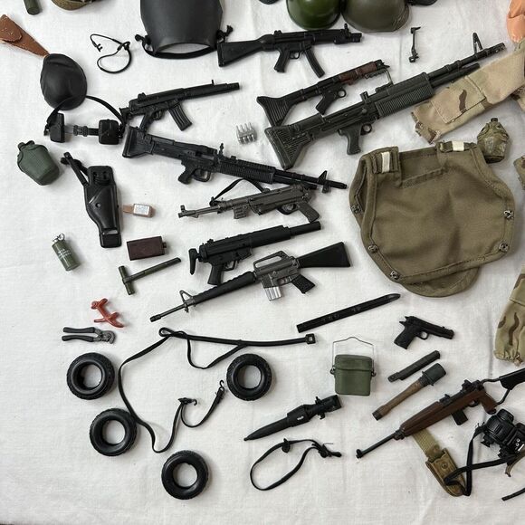 Vtg 90s 12" GI Joe Lot Military Action Figures Accessories Weapons Uniforms Etc. - Picture 11 of 16
